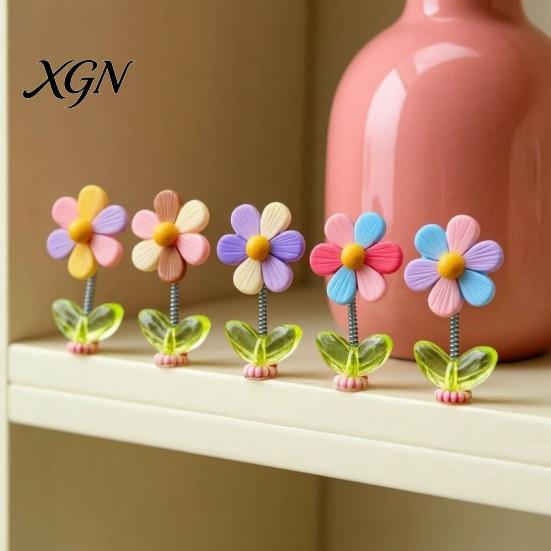 Interior Car Decor Spring Wobbly Flower Dashboard Ornament, Shaking Head Sunflower Decor, Cute for Rearview Mirror And Home Office
