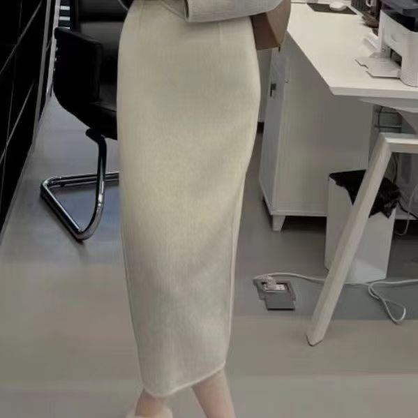 Зима 2025 Светло-серый комплект из двух частей: юбка и верх из смесовой шерсти на флисовой подкладке