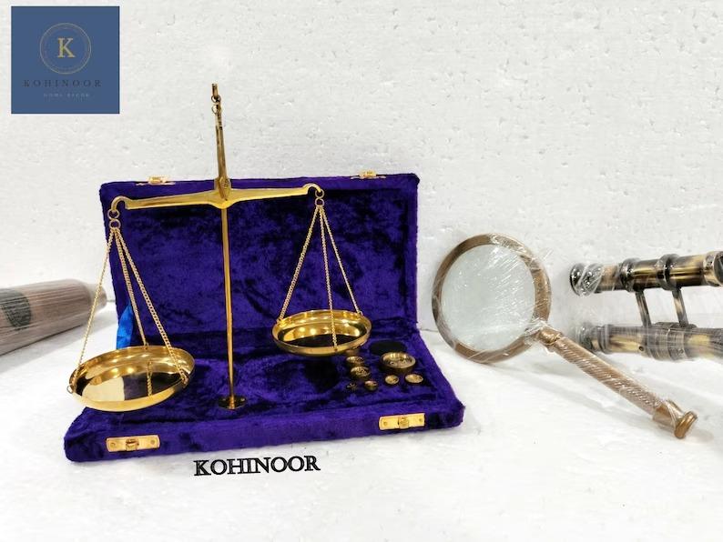 Латунные аптекарские весы с бархатным футляром: Декор в винтажном стиле