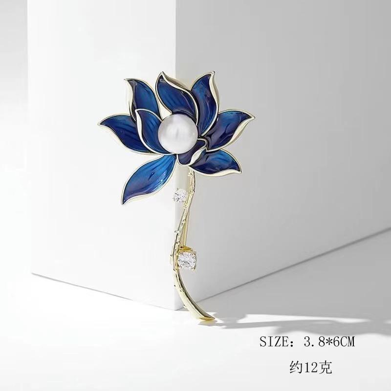 Brooch High-End Sense Niche High-End Women'S Silk Scarf Buckle Alloy Corsage Small Fragrant Wind Pearl Rhinestone High-End