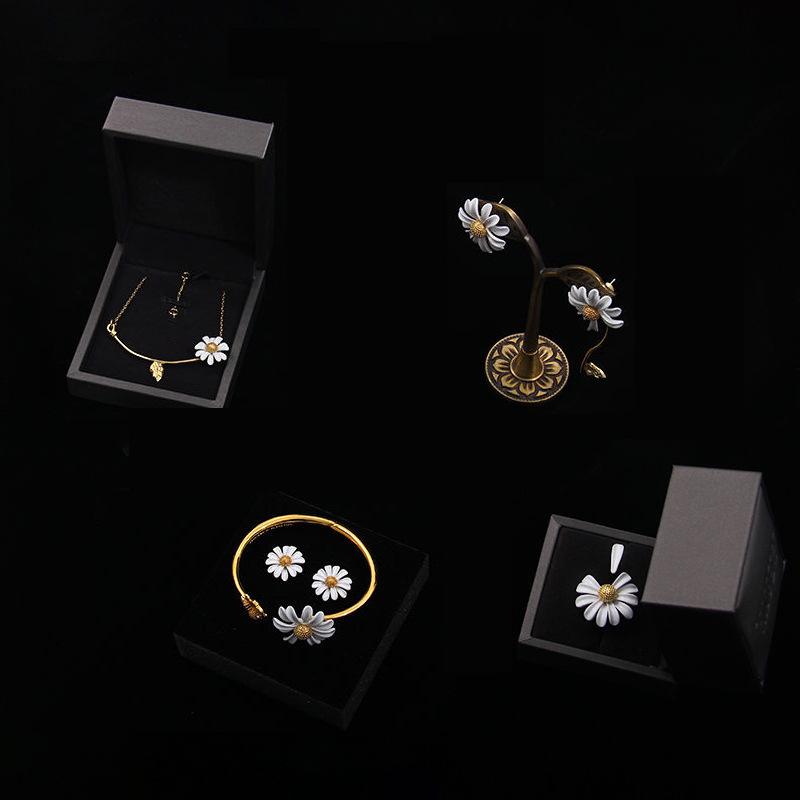 Elegant Daisy Earrings & Necklace Set - Trendy Feminine Clavicle Chain, Simple All-Match Design
