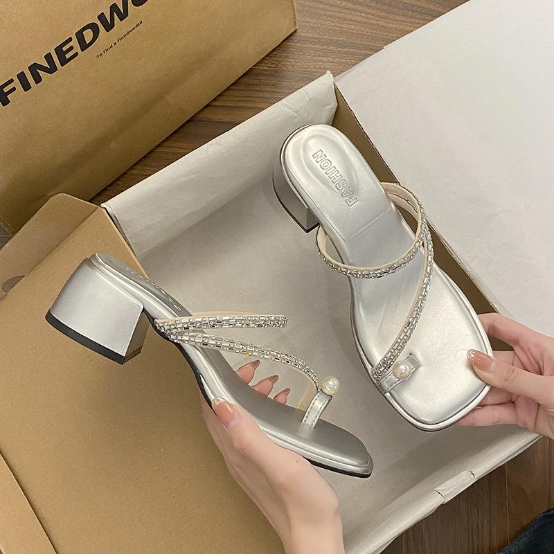 Набор носочных туфель со стразами на толстом каблуке, крутые шлепанцы, женская уличная обувь, жемчужный средний каблук, летний ветер, новинка 2025, сандалии с носком