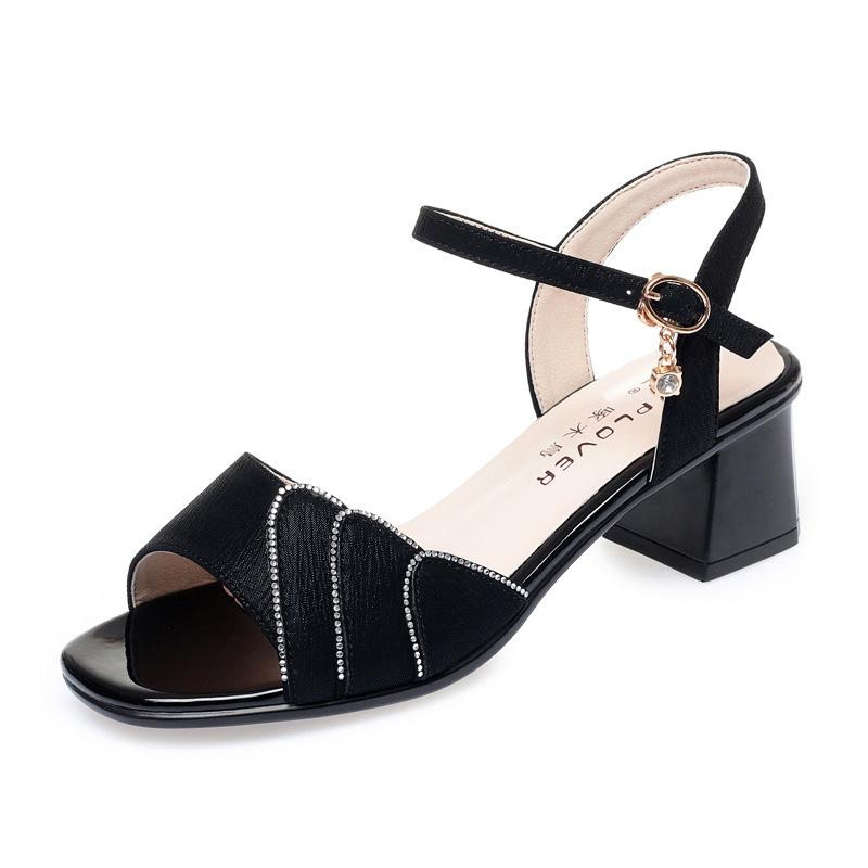 Мода Комфорт Мягкие кожаные сандалии Женские летние модные туфли для мам Толстый каблук Высокие каблуки Алмазный Нескользящий Черный Тонкие туфли