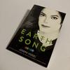 [ИСПОЛЬЗОВАННЫЕ] Иностранные книги на английском языке Майкл Джексон EARTH SONG