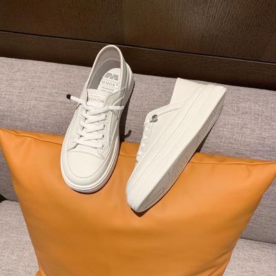 Маленькие белые туфли женские новые удобные и легкие универсальные однопедальные кроссовки для студентов, любителей спорта и отдыха на пляже летом 2024 года