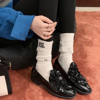 2025 весна новая коровья кожа цветок маленькие кожаные туфли стиль колледжа модные универсальные серебристые с круглым носком на низком каблуке темпераментные одинарные туфли