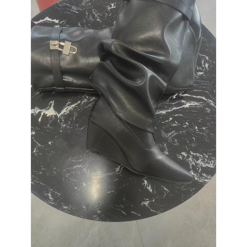 Женские ботфорты на танкетке 8 см, мягкая кожа, заостренный носок, осенняя модная обувь 2026, уличный стиль, современные длинные ботинки