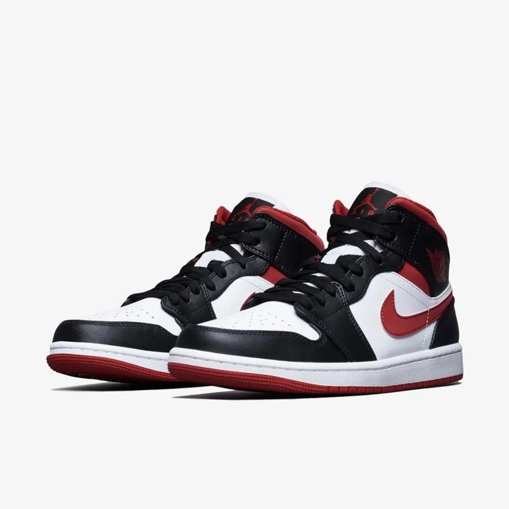Jordan 1 Mid Gym Красный Черный Белый 554724-122