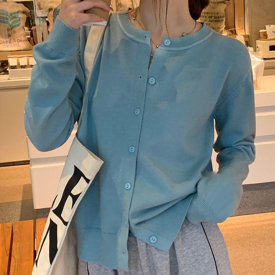 This Autumn and Winter Light Knitted Cardigan Is A New Style for Women, Featuring A Laid-back and Soft Sweater with A High-end Look