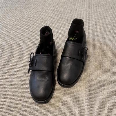 Ретро кожаный бант глубокий вырез маленькие кожаные туфли женские 2025 осень и зима новые универсальные толстый каблук круглый носок лоферы одинарные туфли