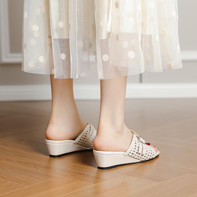 Корейская версия плетеных шлепанцев на толстом каблуке с вырезами, крутые шлепанцы для женщин для ношения, лето 2025, новые ретро шлепанцы с открытым носком, для ленивых