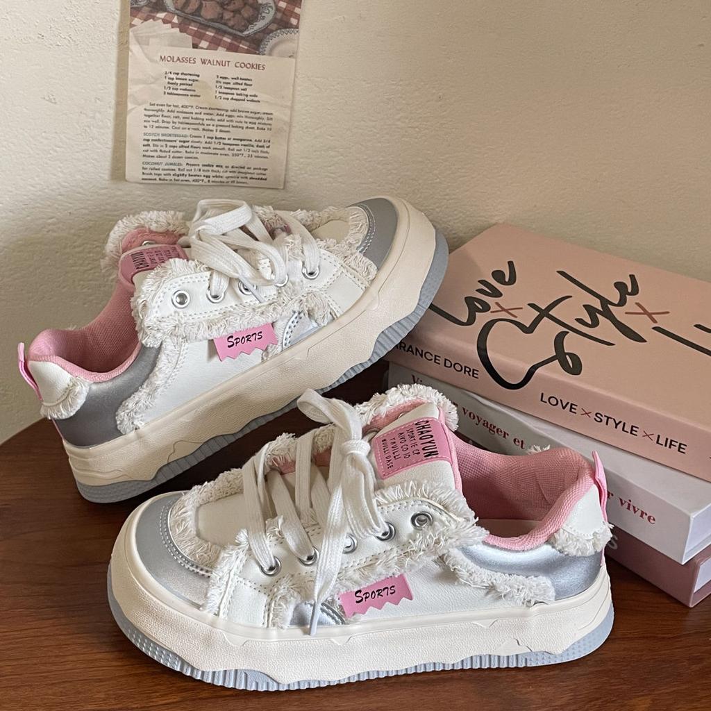 Круглый носок уродливые милые серебристая пудра толстая подошва женские лето и осень кожаная поверхность повседневные нишевые необработанный край спортивные кеды женские