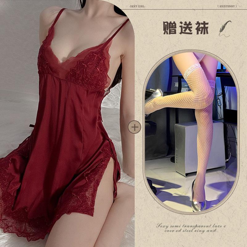 Sexy underwear, small breasts, sexy temptation, convenient suspenders on the bed, no need to take off sleeping clothes, nightgown teasing robe