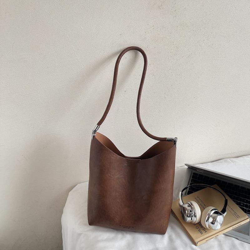 Underarm bag women's 2025 new trendy fashion high sense retro versatile shoulder bag commuter messenger bucket bag