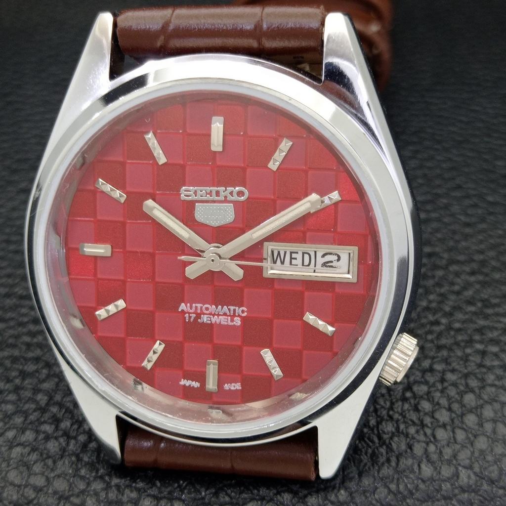 ВОССТАНОВЛЕННЫЕ МУЖСКИЕ ЧАСЫ SEIKO 5 AUTOMATIC, СДЕЛАНО В ЯПОНИИ, КРАСНЫЙ ЦИФЕРБЛАТ, ИЗГОТОВЛЕНЫ НА ЗАКАЗ a440121-2 QV90-a440121