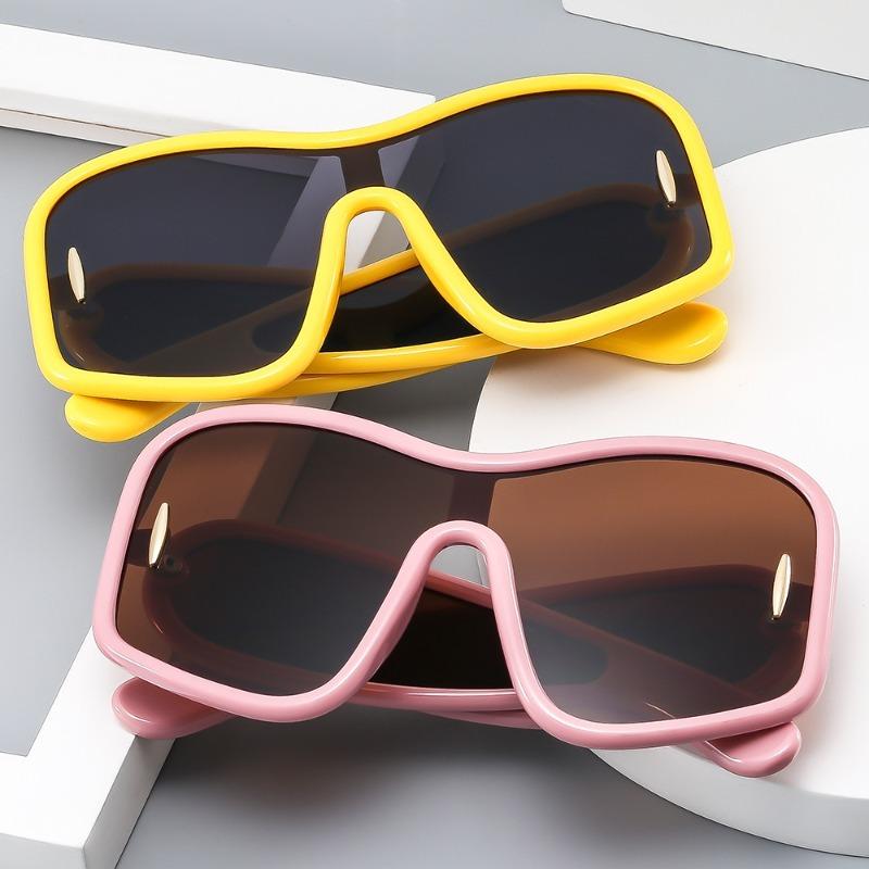 Non-polarized Oversized One-Piece Shield Sunglasses Women Luxury Brand Punk Square Eyewear Vintage Big Frame Rivets Sun Glasses for Men Goggle