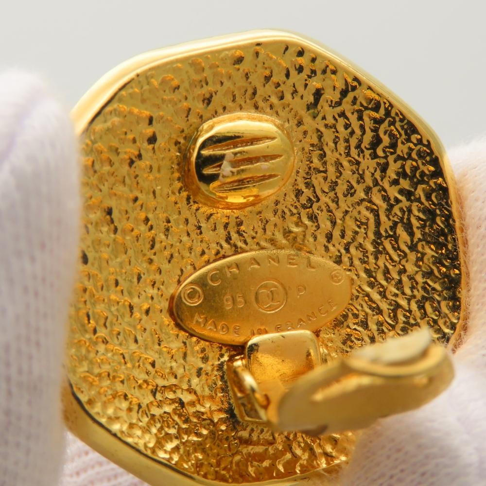 Used CHANEL Earring metal 22.3g gold plating