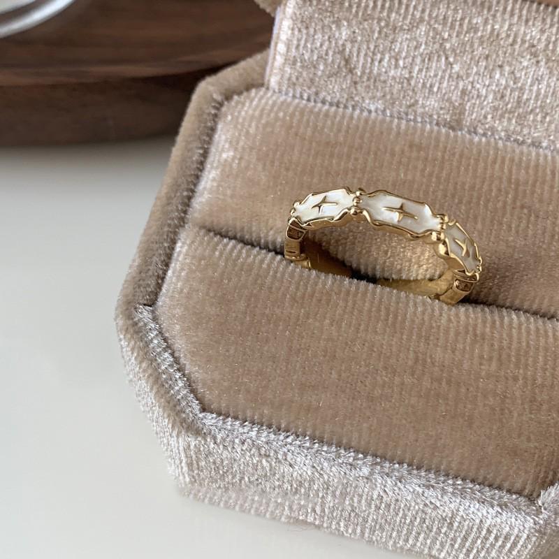 Эмаль, капельная глазурь, бабочка и перламутр, серебряное кольцо - элегантные, не тускнеющие женские украшения