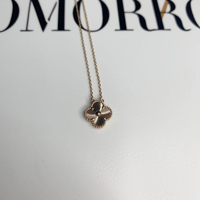 Легкое роскошное ожерелье с подвеской в виде четырехлистного клевера, рябчика, красного агата и малахита на золотой цепочке