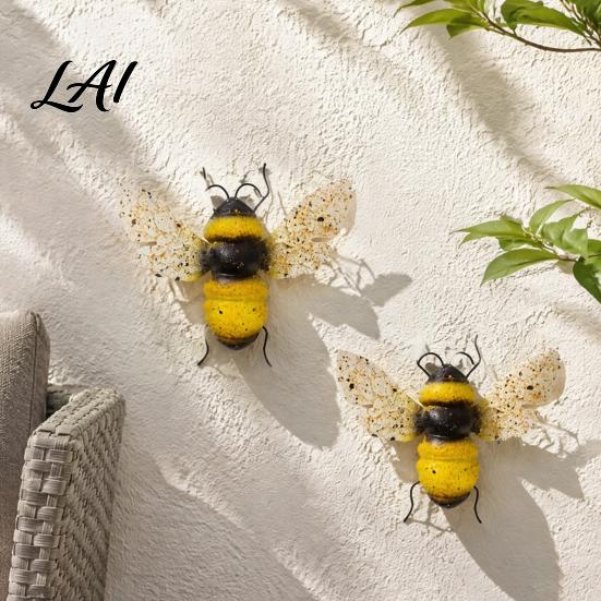 Garden Yard Art 2PCS 3D Metal Bee Wall Decor Iron Sculpture Hanging Insect Decor Ornament Weatherproof Outdoor for Patio Fence Wrought