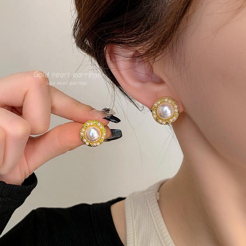 2025 Retro-Inspired Imitation Pearl Earrings: Niche Light Luxury Ear Studs & Pendants