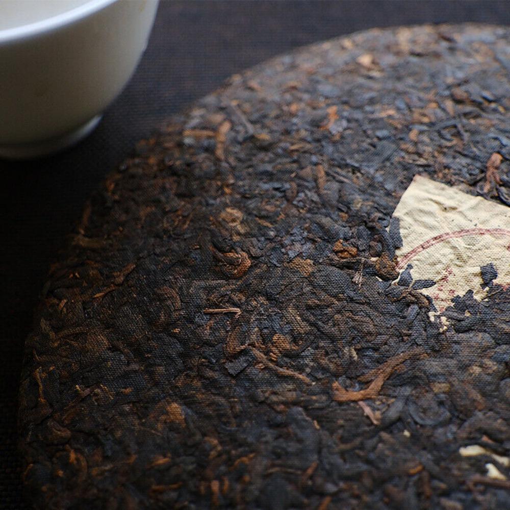 Премиальный чай пуэр Yanchu Ци Цзы Бин Золотые почки Спелый чай 357г Мягкий аромат