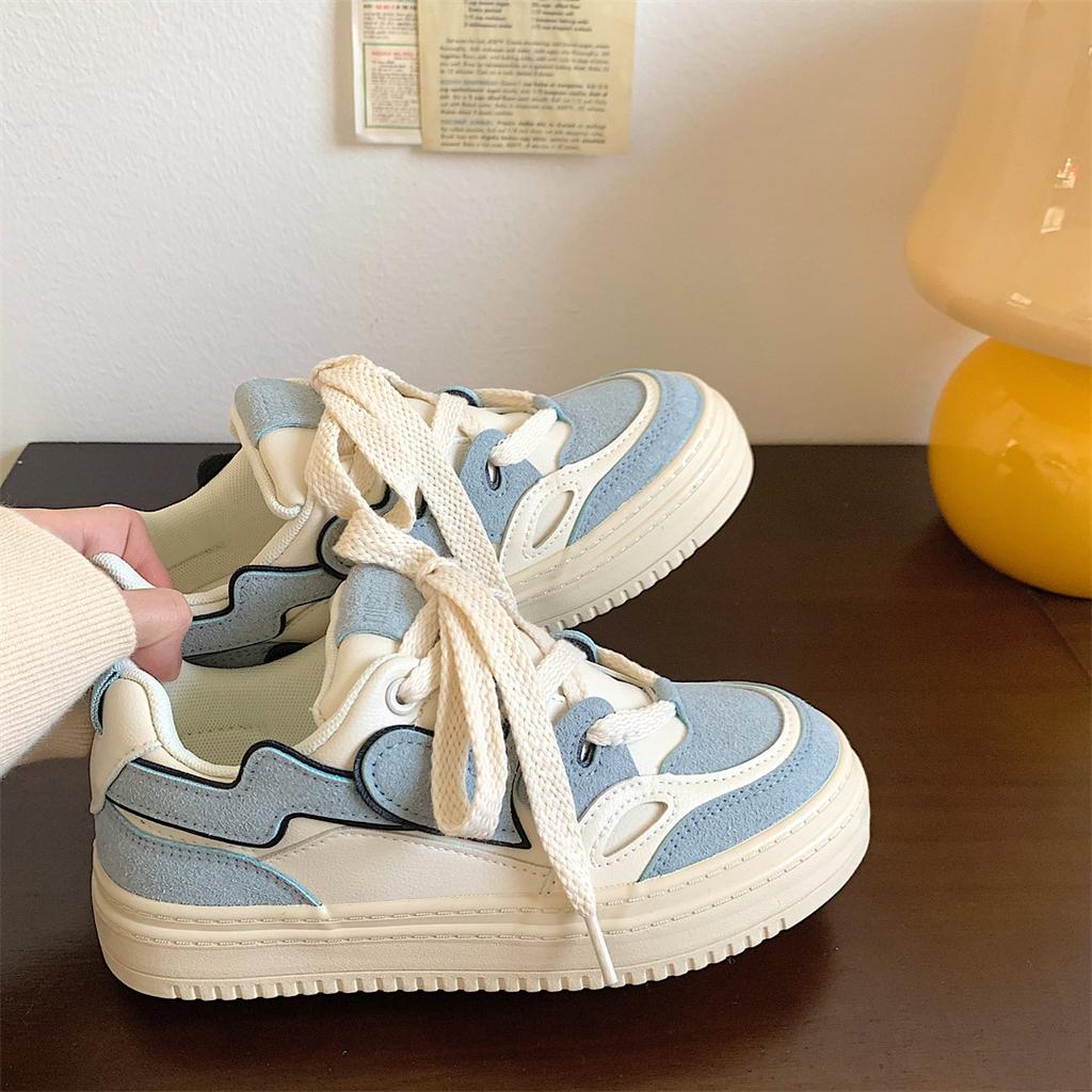 Весна и осень 2025 года новая универсальная повседневная спортивная обувь на толстой подошве женская ins студенческая обувь для моральной подготовки нишевый дизайн белая обувь