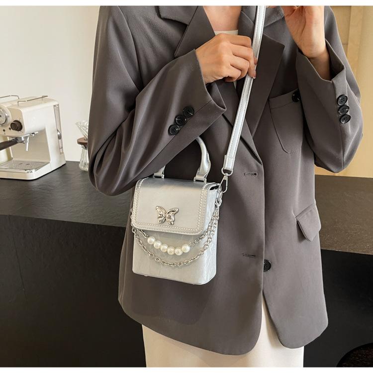 Серебряная женская сумка лето 2024 новый модный нишевый дизайн маленькая квадратная сумка интернет знаменитость бабочка сумка для мобильного телефона