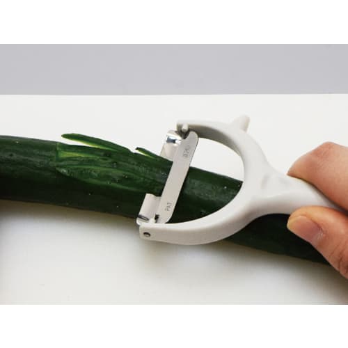 Takagi Kanesada Овощечистка для нарезки соломкой из нержавеющей стали с удалителем ростков картофеля, Безопасна для посудомоечной машины, Т-образная, Равномерная нарезка соломкой, Рукоятка с удобным захватом