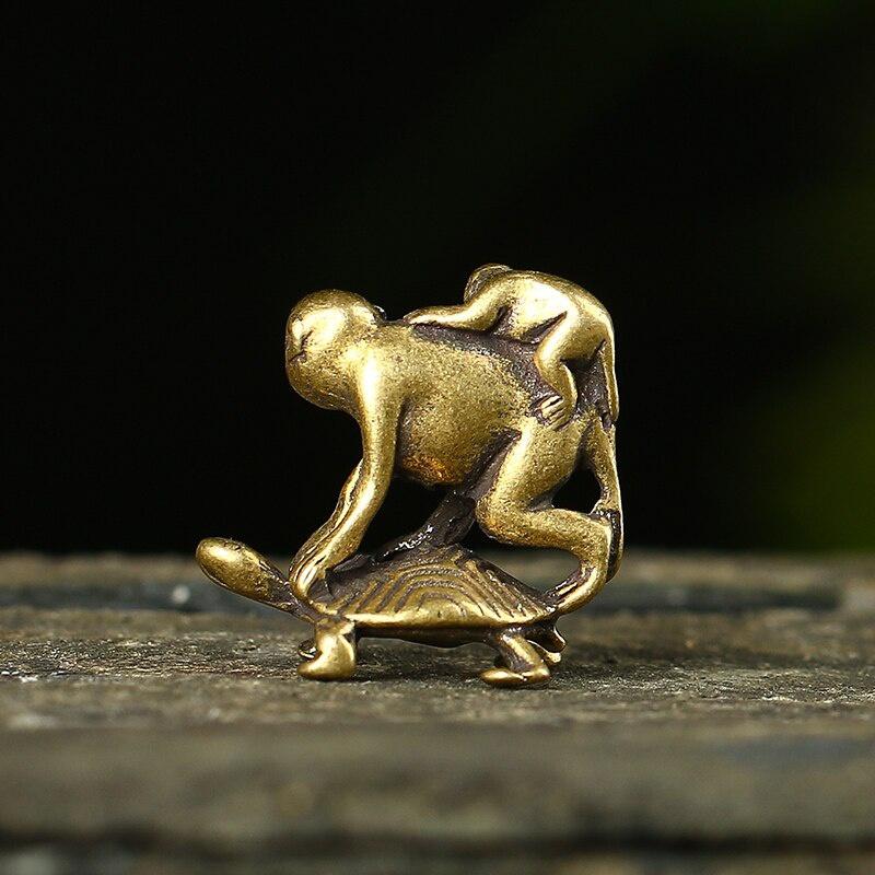 Антикварные бронзовые черепахи, несущие обезьян, миниатюрные фигурки, настольные украшения, аксессуары, медные забавные детские подарки