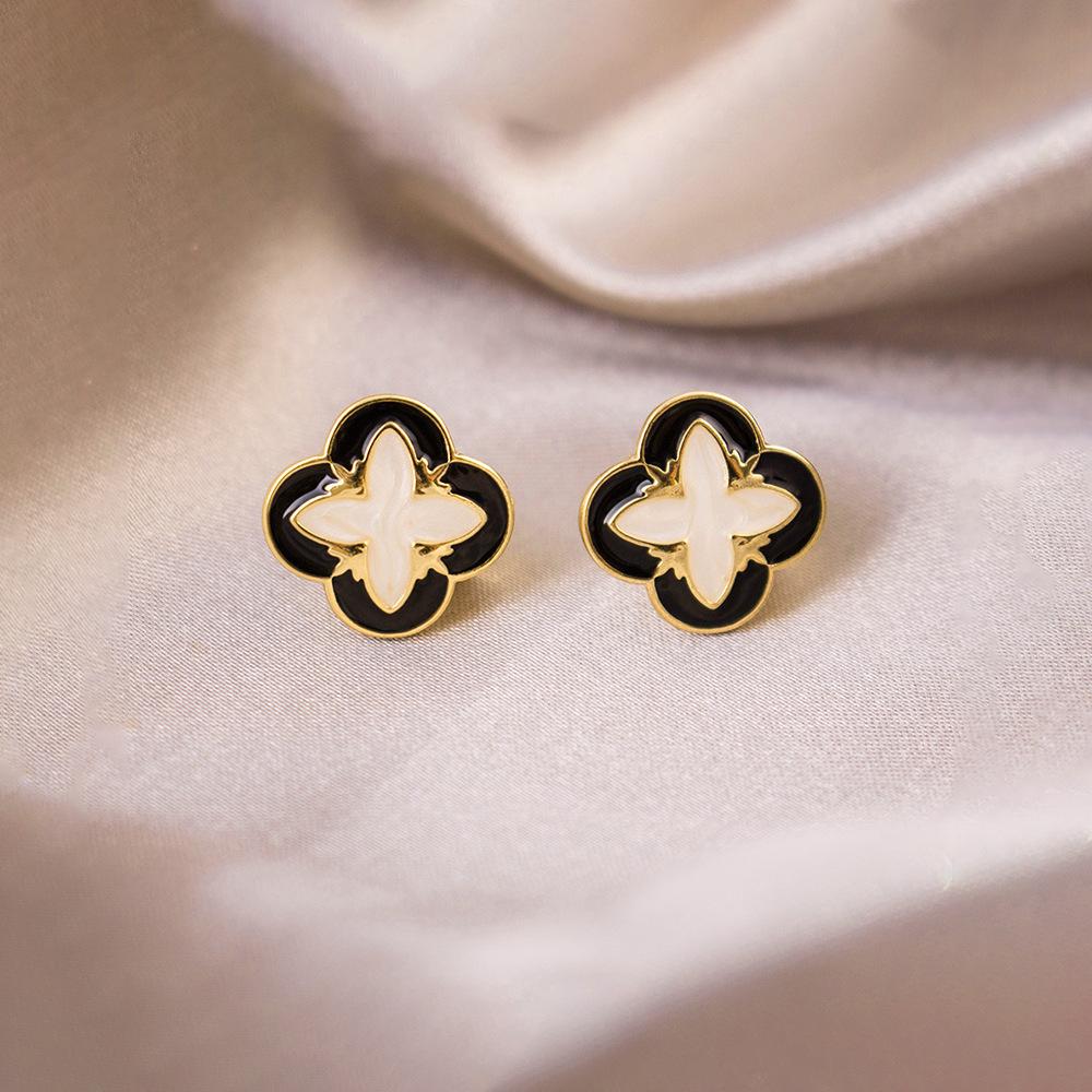 Light Luxury Exquisite Micro-inlaid Zircon Flower Earrings Elegant High-end Pearl Stud Earrings Niche Design Temperament Earrings