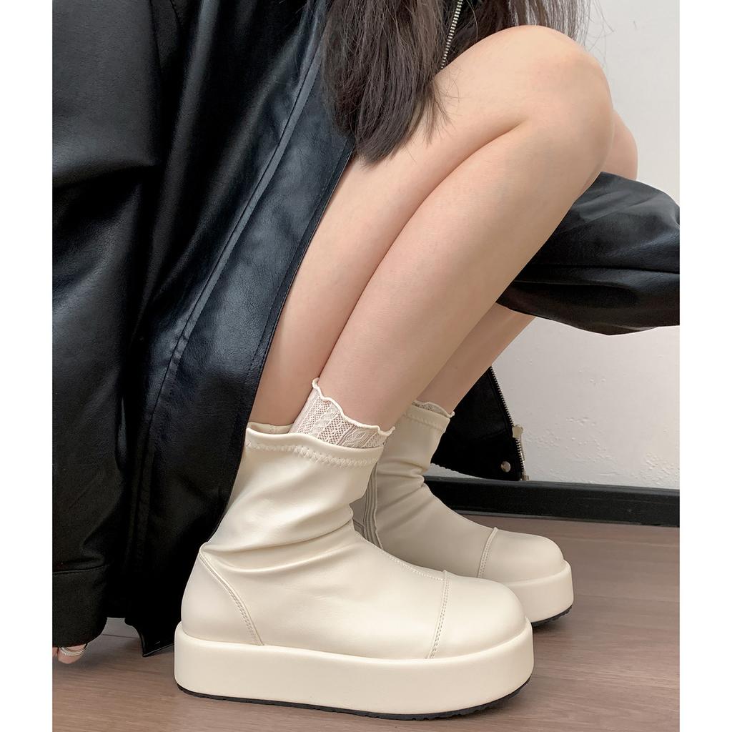 Ретро белые британские мартинсы на толстой подошве женские 2025 новые осенние юбочные увеличивающие рост и стройнящие короткие ботинки