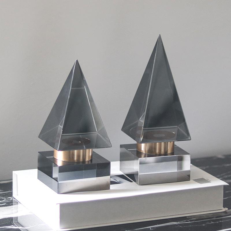 Простые конические треугольные геометрические художественные хрустальные украшения, легкие роскошные модельные дома, креативные украшения в виде пирамиды