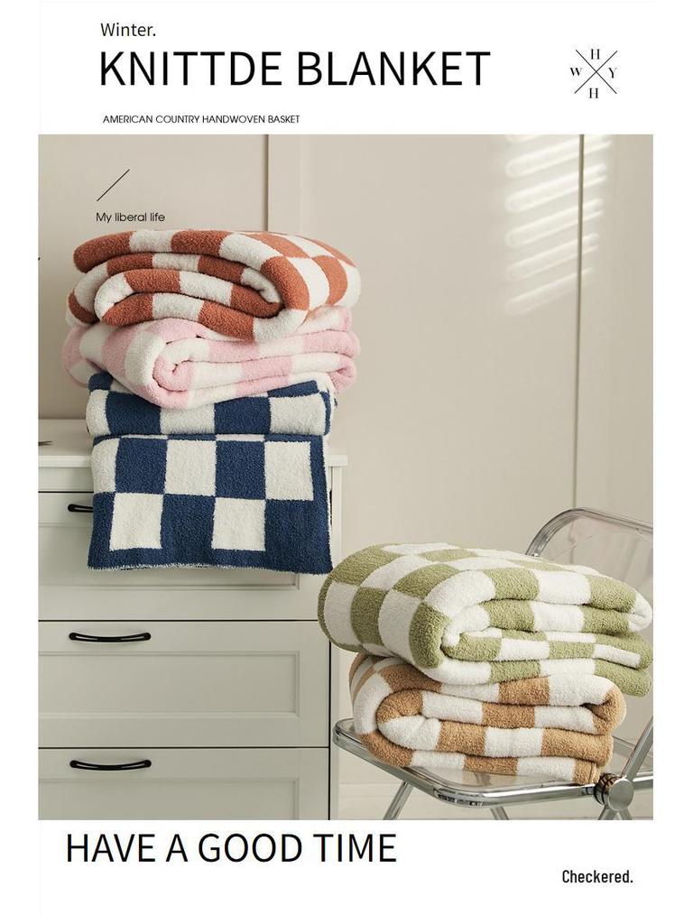 Вязаный плед из бархата в крупную клетку в стиле ретро