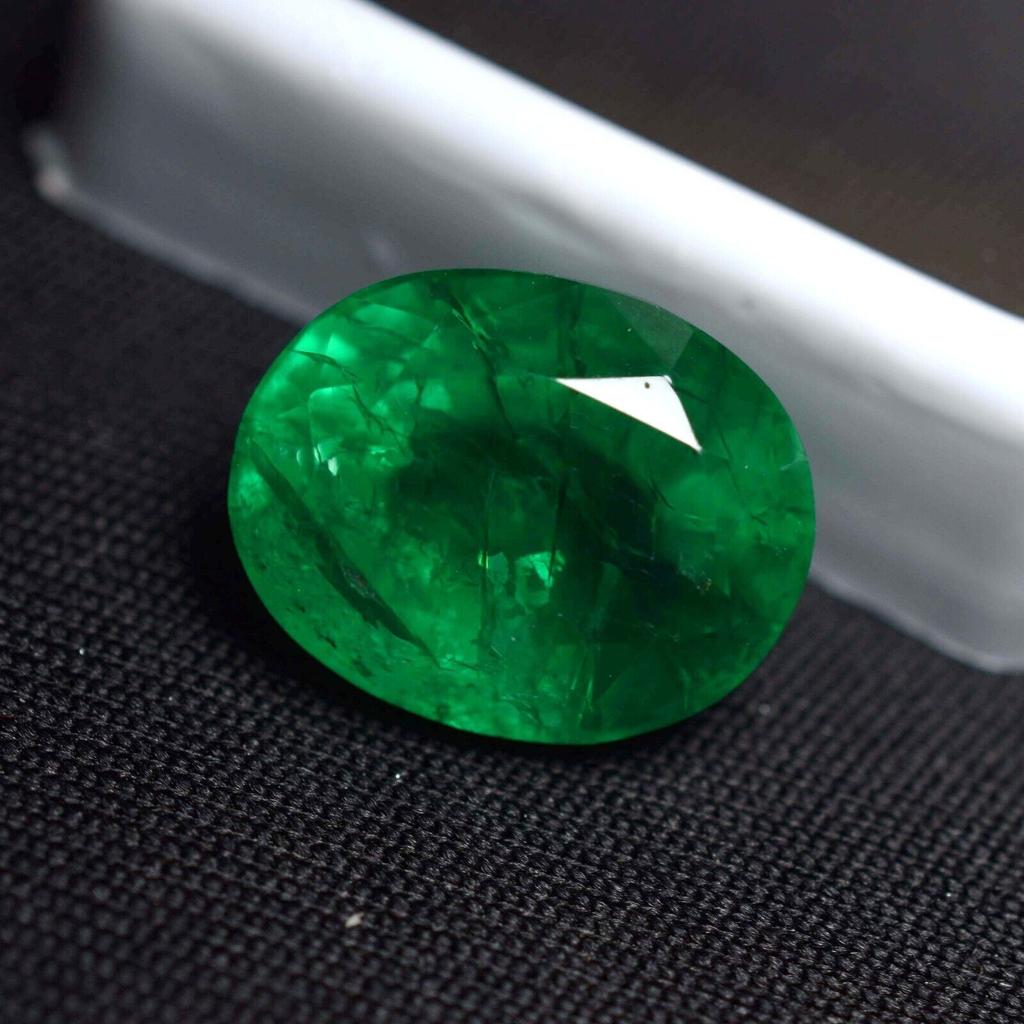 Natural Green Emerald Loose Gemstone 10.20 ct Oval Shape for Jewelry Making and Gem Collections