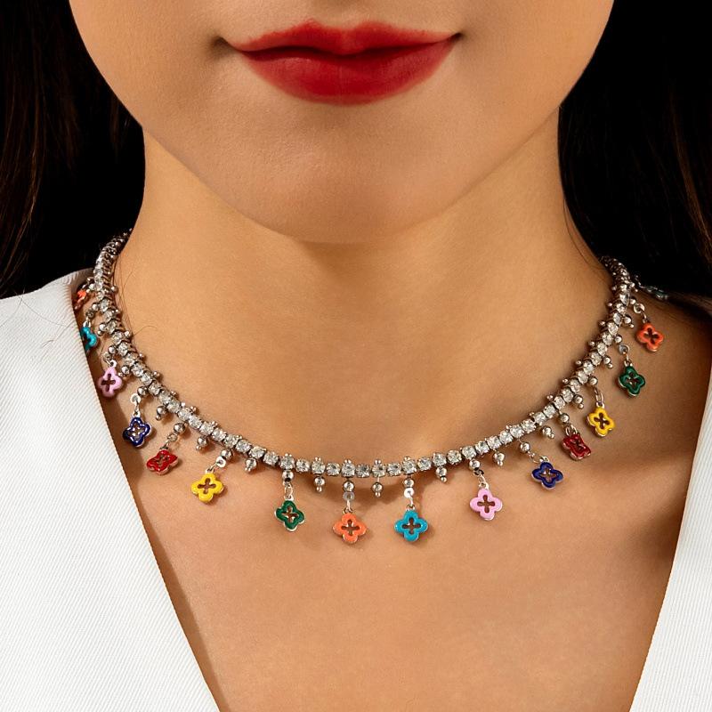 Clover, flower collarbone necklace, European and American accessories, fashionable and simple, full diamond necklace, personalized oil dripping
