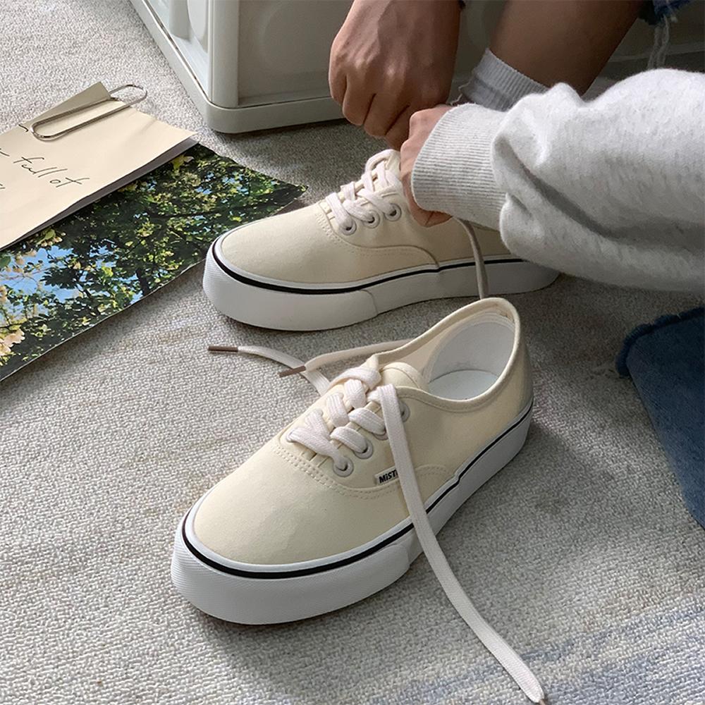 Повседневные парусиновые кроссовки на плоской подошве, женские уличные однотонные спортивные туфли на плоской подошве, теннисная женская уличная одежда, вулканизированная обувь на шнуровке