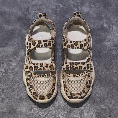Женские повседневные спортивные сандалии 2024 года, летние новые модные корейские сетчатые дышащие универсальные удобные кроссовки с леопардовым принтом