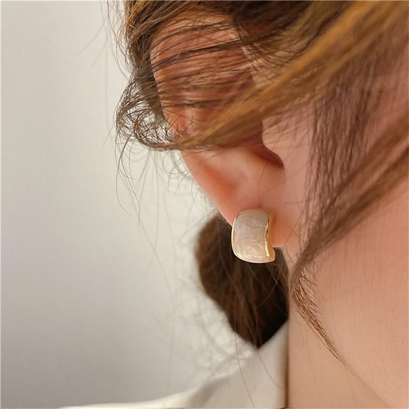 Chic Enamel Women Stud Earrings Tiny C-shaped Earrings Gold Metal Studs Korean Trendy Ear Decoration aretes de