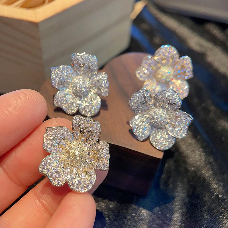 Temperament Petal Earrings Pink Delicate Flower Stud Earrings Lady Temperament