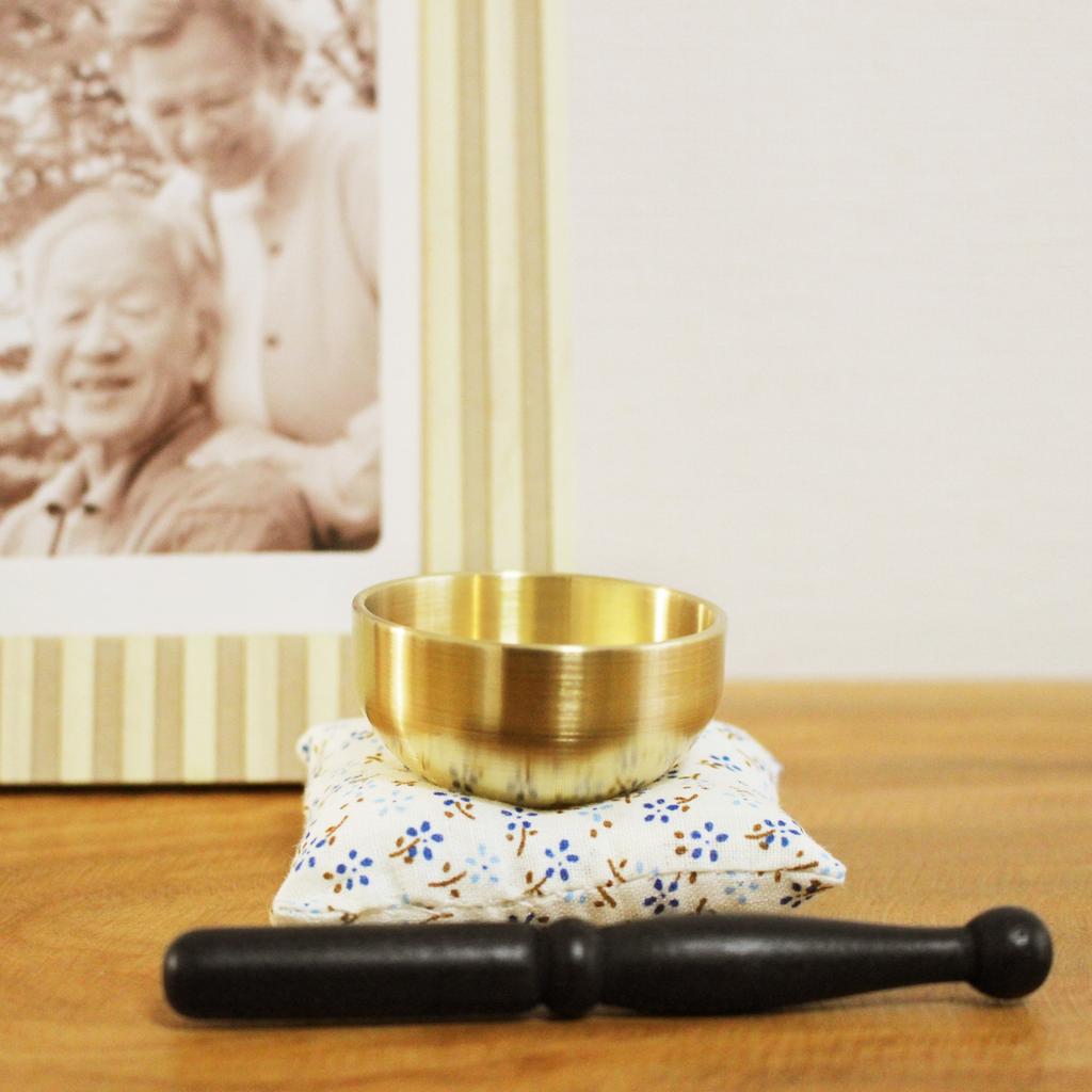 Buddhist Altar Accessories: Metal Reversible Incense Holder with Heart-Shaped Incense Dishes (White, Includes Orin and Korin)