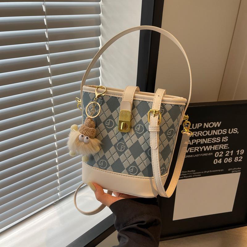 Hand Carry Versatile Women's New Fashion Shoulder Bag Casual Women's Bag