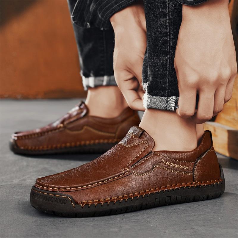 Fashion Comfortable Mens Soft-Soled Slip On Flats Casual Leather Loafers Versatile Business Shoes Non-Slip Male Hiking Shoes Moccasins