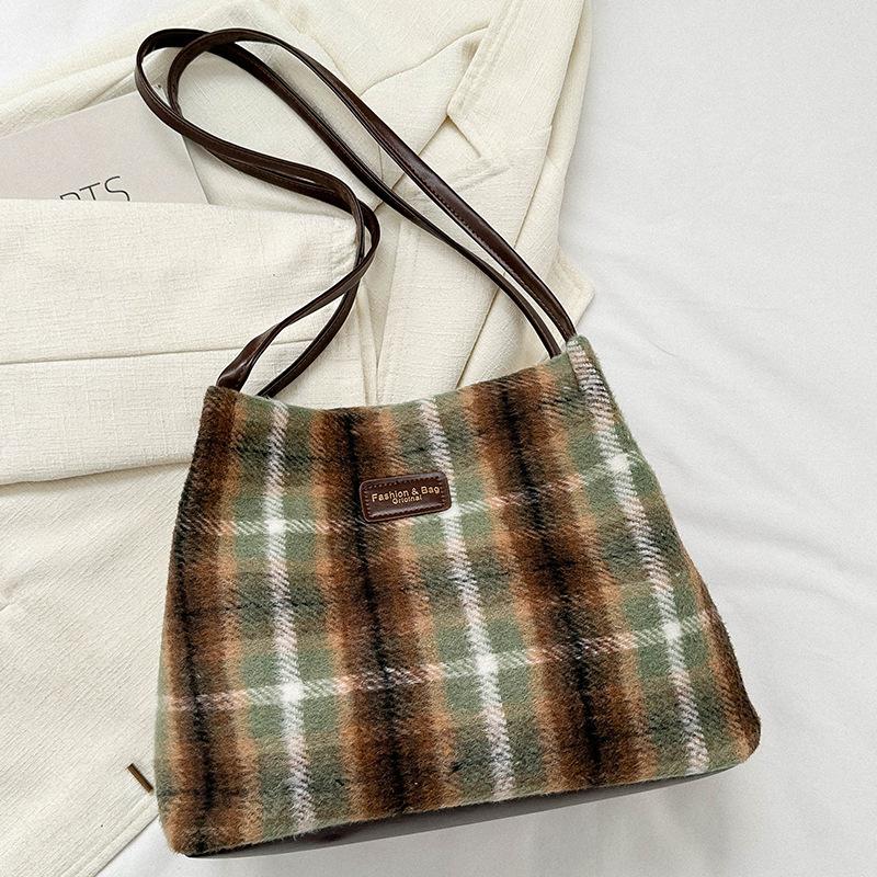 Шерстяная клетчатая сумка для женщин на осень и зиму, новая ретро-сумка для студентов, повседневная сумка большой вместимости на одно плечо подмышкой