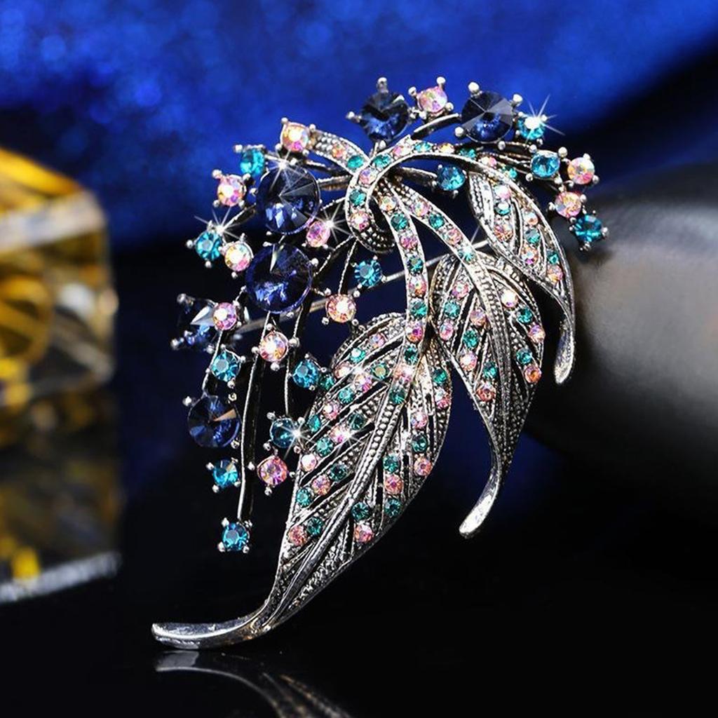 Fashion Crystal Swan Brooch, Feminine Temperament, Versatile Animal Chest Flower Brooch Accessory