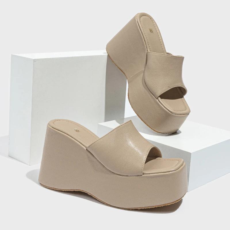 Женские тапочки на танкетке 2024 года, продажа новых нескользящих тапочек из искусственной кожи на толстой подошве, повседневные пляжные женские шлепанцы с открытым носком