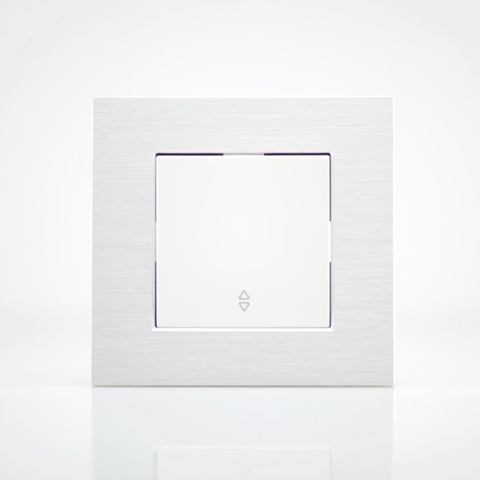 Plaque de finition métal alu 1 poste 84x87x10mm