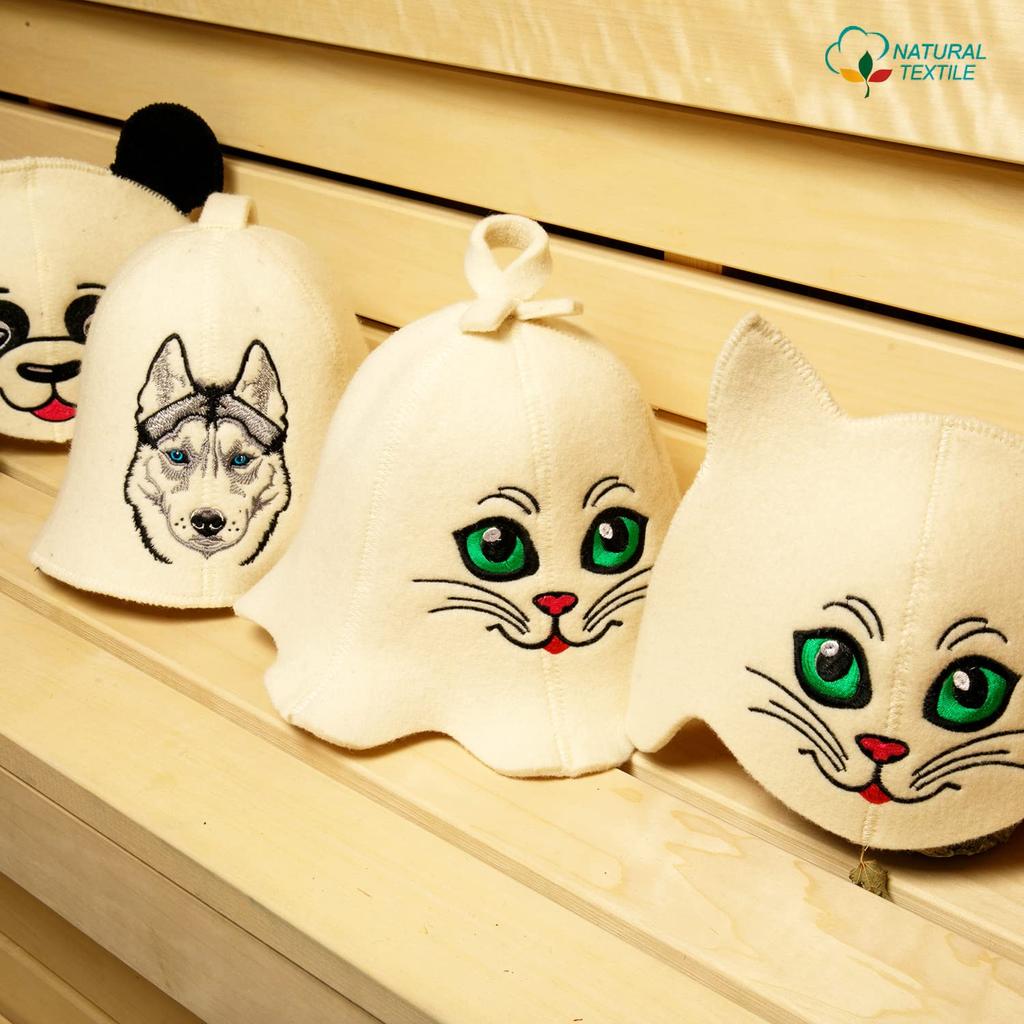 Детская шапка для сауны Волк, изготовленная из натуральных материалов, органическая шерсть создает ощущение, как в русской бане. Защищает голову от жара.