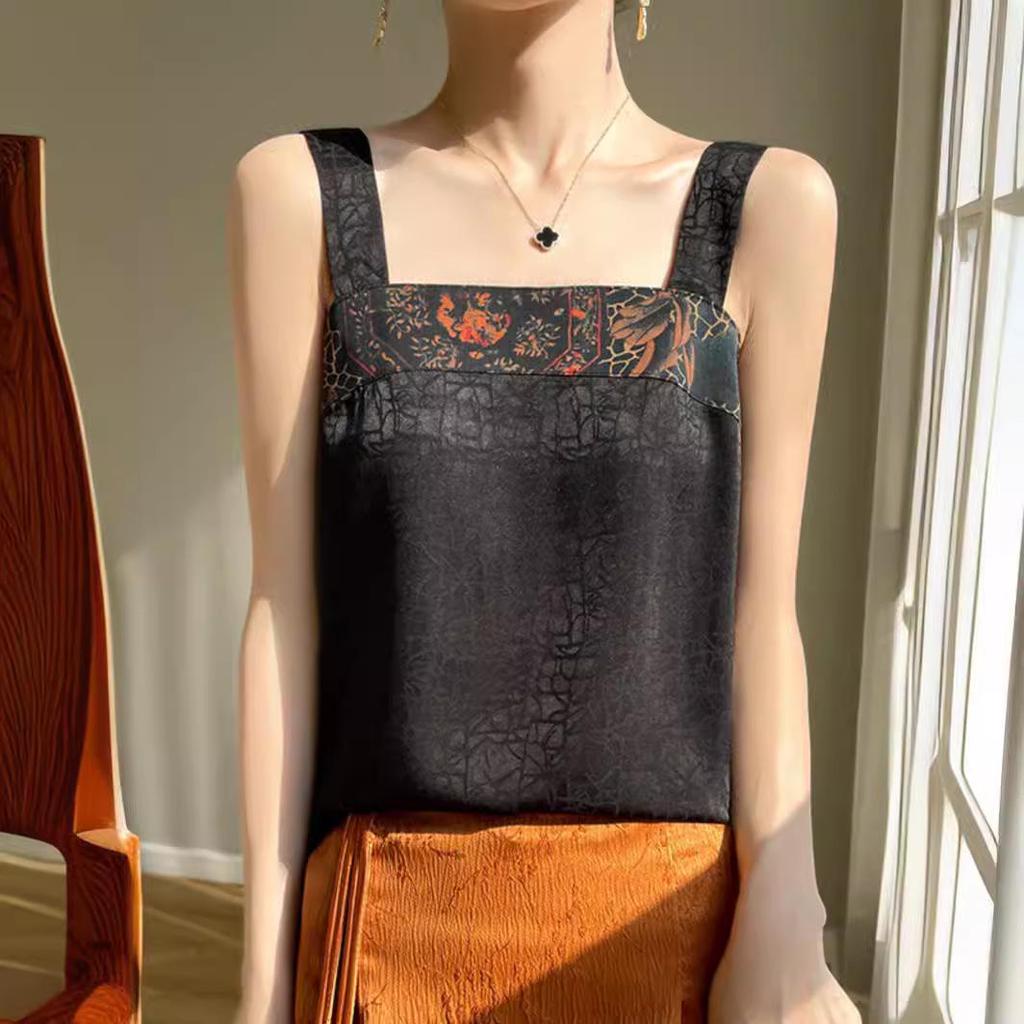 Шелковая кофточка с китайской вышивкой, квадратным воротником и безрукавкой