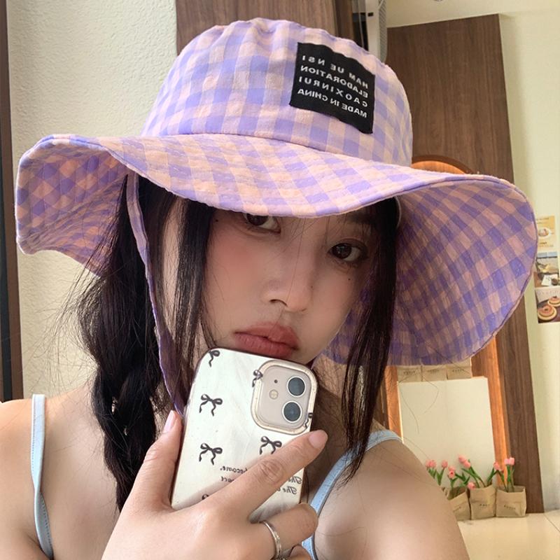 2024 Новая корейская мода красочная клетчатая шляпа-ведро для летних путешествий универсальная широкополая солнцезащитная кепка с ретро-ремешком женская кепка